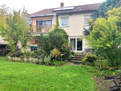 60437 Frankfurt (Nieder-Erlenbach), 1-2FH, Wfl. ca.180m², 7Zi,2Kü,2XTgl.-Bad+G-WC, Grd. 657m², ruhig