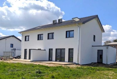 Modernes Haus in schöner Lage!
- KfW-Effizienzhaus 40 -