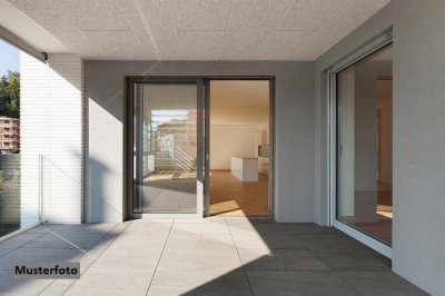 Kompaktes Einfamilienhaus mit Schuppen und überdachtem Stellplatz