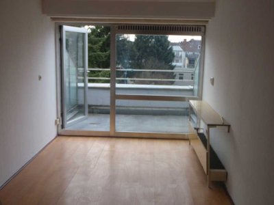 *** 2 Zimmer mit Balkon, frisch saniert, Besichtigung 06.05.25 16:30Uhr***