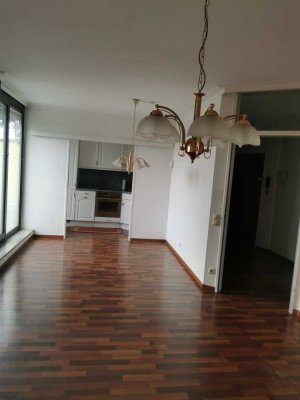 2-Zimmer-Dachgeschosswohnung mit Dachterrasse und Einbauküche in Erkrath