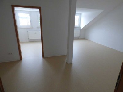 Große Dachgeschosswohnung im ruhigen Neuhof
