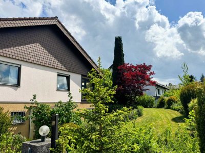 Viel Raum und Potenzial: Freistehendes Einfamilienhaus mit ausbaubarem Dachboden und großem Garten
