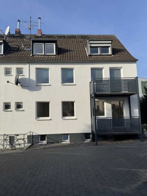 Ideal für Kapitalanleger - sanierte 2 Zimmer DG-Wohnung in Rodenkirchen