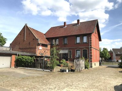 Großzügige Zimmer und viel Platz! Charmantes Haus + Nebengebäube, ruhig gelegen mitten in Wendeburg!