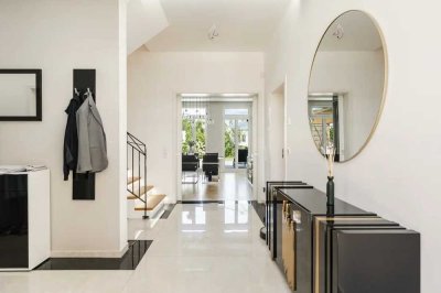 Geräumige, neuwertige 7-Zimmer-Villa mit luxuriöser Innenausstattung in Potsdam Nedlitz