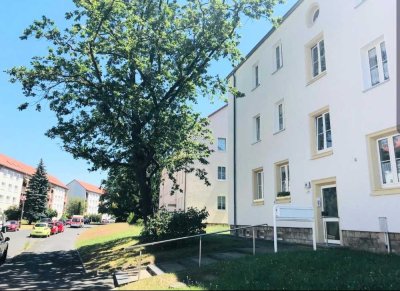 Hübsche 3-Raum-Wohnung mit gehobener Ausstattung, schicker Einbauküche und Stellplatz