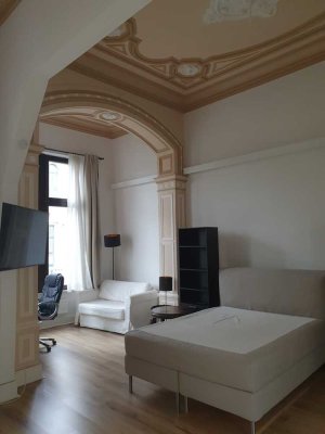 Exklusive 1-Zimmer-Wohnung mit gehobener Innenausstattung mit EBK in Bonn