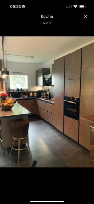 Neuwertige Wohnung mit drei Zimmern sowie Balkon und EBK in Langenhagen