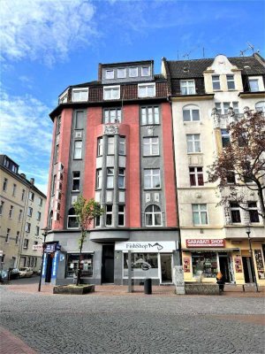 Große 4-Zimmer-Dachgeschosswohnung mit einer Dachterrasse vermieten.