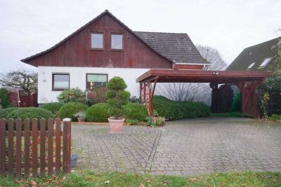 Viel Platz für die Familie - Einfamilienhaus mit Kamin, Keller und Gartenidylle