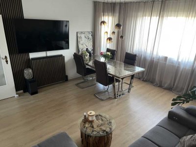 Ruhige 3-Raum-Wohnung im OG mit Balkon und gehobener Innenausstattung mit Einbauküche in Fellbach