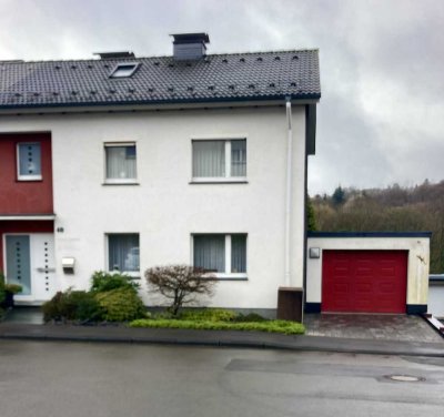 Familienzuhause statt Mietwohnung – DHH mit Garten in ruhiger Lage