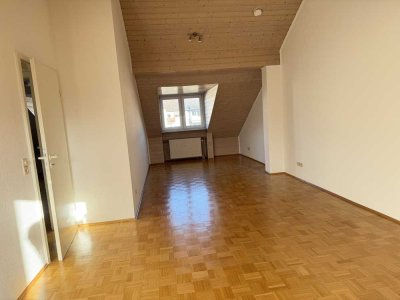 Renovierte 2-Zimmer Dachgeschosswohnung in Karlsruhe Oststadt