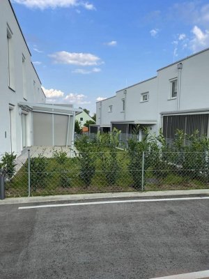 Helles, modernes Reihenendhaus