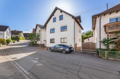 // Familienglück in Baiertal - Einfamilienhaus mit ELW und großem, sonnigen Garten //