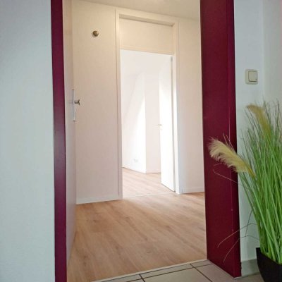 Gemütliche Dachgeschosswohnung mit neuer EBK, 2 Balkonen und Tiefgarage im Herzen von Grevenbroich