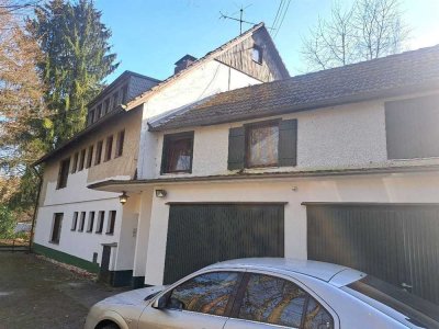 Ideal für eine Großfamilie. 3- Parteienhaus mit viel Potential