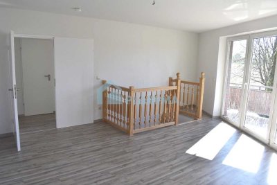 4-Zimmer-Wohnung mit Balkon, Einbauküche, wohnlichen Räumen im Souterrain & Stellplatzoption