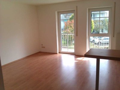 Helle, geräumige 1-Zimmer-Wohnung mit Balkon und EBK in Nittendorf