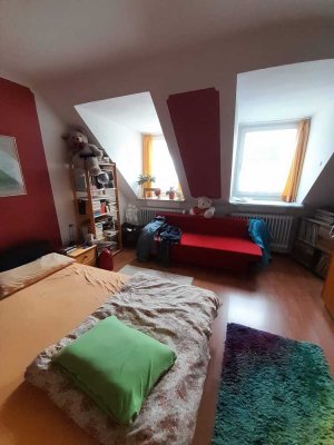 Geschmackvolle 2,5-Zimmer-Dachgeschosswohnung mit Balkon in Grafing