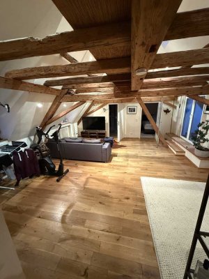 Freundliche 2,5-Zimmer-DG-Wohnung mit gehobener Innenausstattung mit EBK in Ludwigshafen