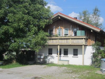 Gemütliche 4-Zimmer-DG-Wohnung in einem ZFH direkt auf einem Reiterhof mit Balkon