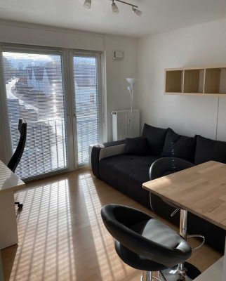 Befristete Untermiete: Möblierte 2-Zimmer-Wohnung mit Dachterrasse & Tiefgarage