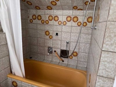 Attraktive und vollständig möblierte 2,5-Raum-Wohnung mit gehobener Innenausstattung in Melsbach