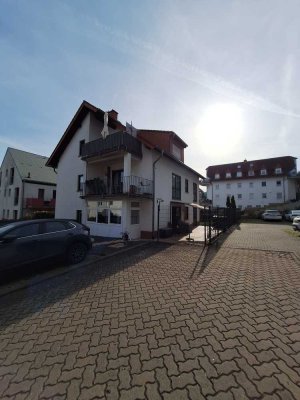 Helle gemütliche 3-Zimmer-Erdgeschoss-Wohnung mit EBK und großer sonniger Terrasse in Nackenheim