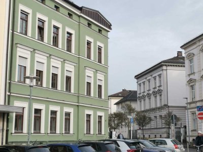 Große Altbauwohnung mit viel Charme in absolut zentraler Lage