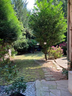Südstadt mit eigenem Garten 2,5-Raum-Souterrain-Wohnung mit EBK