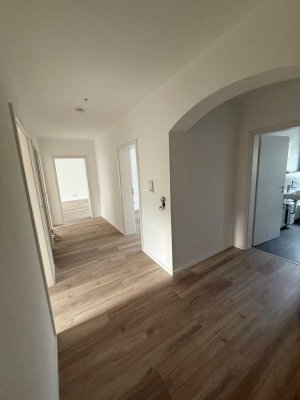 Schöne 3- Zimmer Wohnung mit Balkon ab sofort zu vermieten