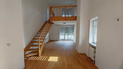 3 Zimmer Maisonette / Galeriewohnung im Regensburger Westen