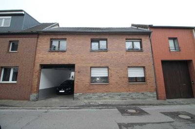 Einfamilienhaus mit Einliegerwohnung und traumhaft großem Grundstück