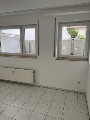 Souterrain Wohnung mit EBK