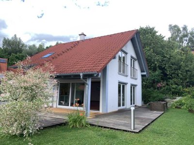 Topgepflegtes, voll möbliertes Einfamilienhaus mit Charme, großzügiger Terrasse & Doppelgarage
