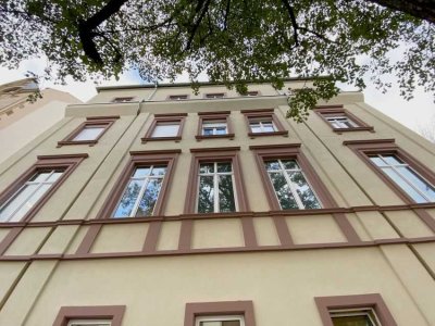 Dachgeschoß mit Aufzug, Dachterrasse und Stellplatz-Taunusstrasse
