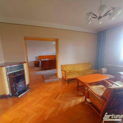 Charmantes Haus in Schwadorf: 6 Zimmer, Garten, Balkon – Ihr Renovierungsprojekt wartet! Grosses Grundstück nähe Wien!