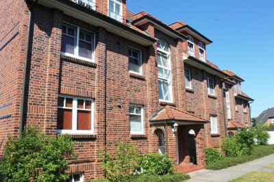 SONNIGE  UND FREUNDLICHE  3  ZIMMER  WOHNUNG
