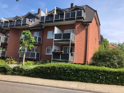 Vier Zimmer in Hamburg: Helle Wohnung mit Balkon