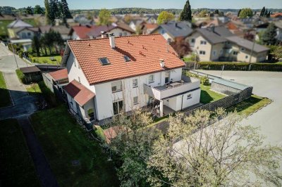 Gepflegtes Mehrparteienhaus in zentraler Lage.4 Wohneinheiten / Garage / Carport / Garten