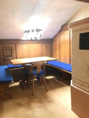 Hochwertig*hell*2,5 Zi.-DG*Echt-Holz-Boden*bayerische Stube*ruhig*zentral*Garmisch*ohne Balkon