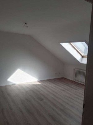 Dachgeschoss im ruhigen Haus in zentraler Lage