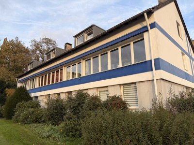 3ZKDB, Wohnung in Mönchengladbach-Gladbach mit 80 m² und ca. 35qm Vorgarten/Terrasse.