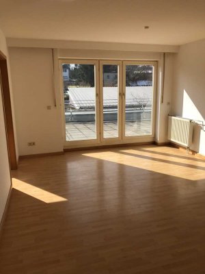 Helle 3,5-Zimmer-Wohnung mit großer Dachterrasse