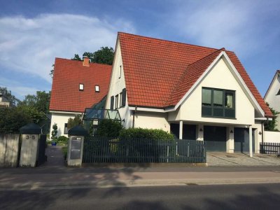 Wohnen mit Stil und Komfort – Ihr persönliches Refugium wartet! Schwimmbad * Whirlpool * 3 Garagen *