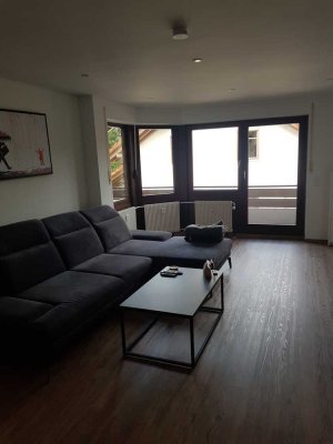 Attraktive und modernisierte 2-Raum-DG-Wohnung mit geh. Innenausstattung mit Balkon und EBK