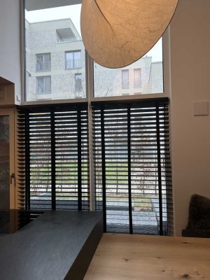 Exklusive 2-Zimmer-Maisonette-Wohnung mit luxuriöser Innenausstattung, Terrasse und EBK in Nürnberg