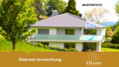 ***Diskrete Vermarktung*** - Exklusives Wohnen auf einer Ebene – stilvoll, modern, energieeffizient!
